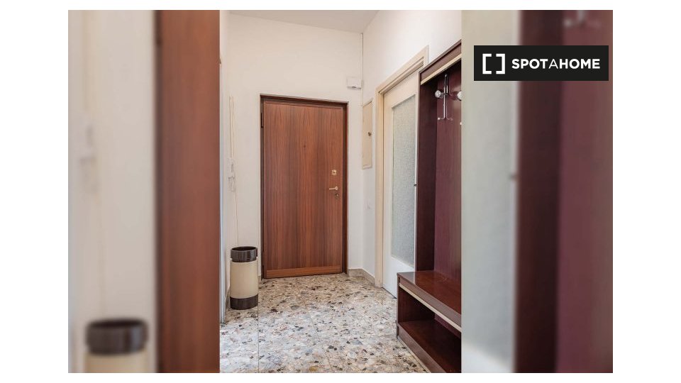 Double room Milan, 4 beds, 90m² — photo 8