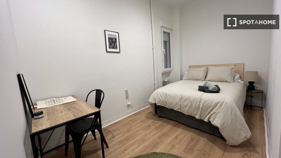 Double room Madrid, 6 beds, 200m² — photo 2