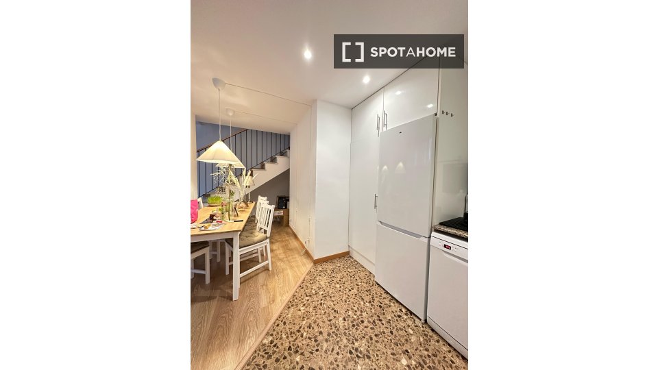 Double room Barcelona, 3 beds, 135m² — photo 20