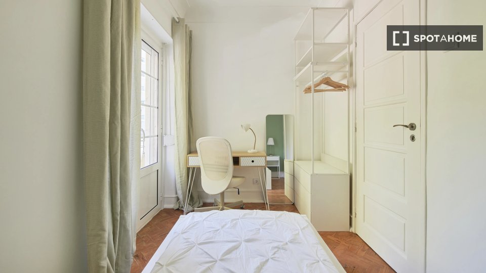 Double room Lisbon, 6 beds — photo 4