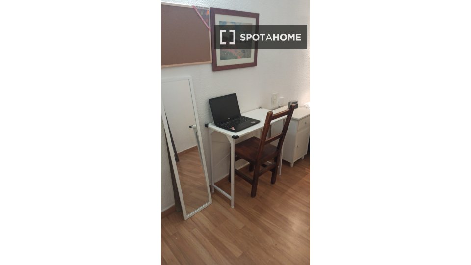 Double room Valencia, 4 beds, 90m² — photo 10