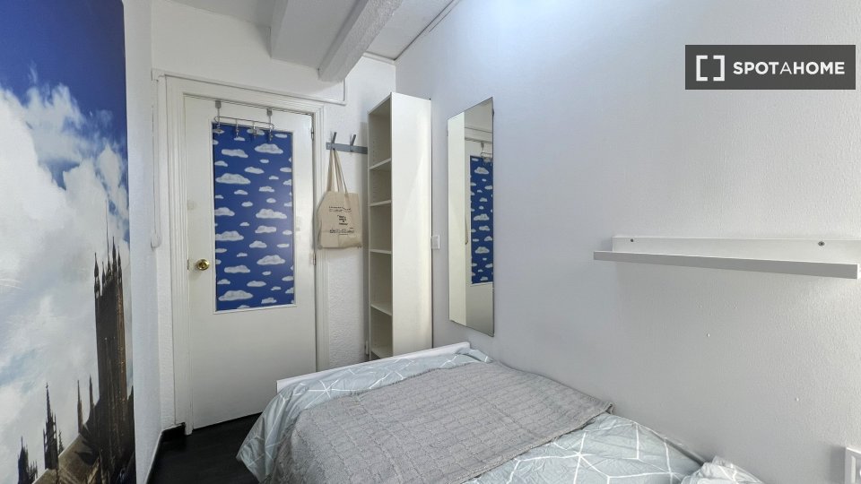 Double room Madrid, 7 beds, 115m² — photo 32