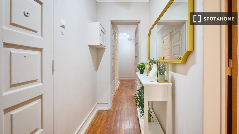 Double room Lisbon, 4 beds — photo 24