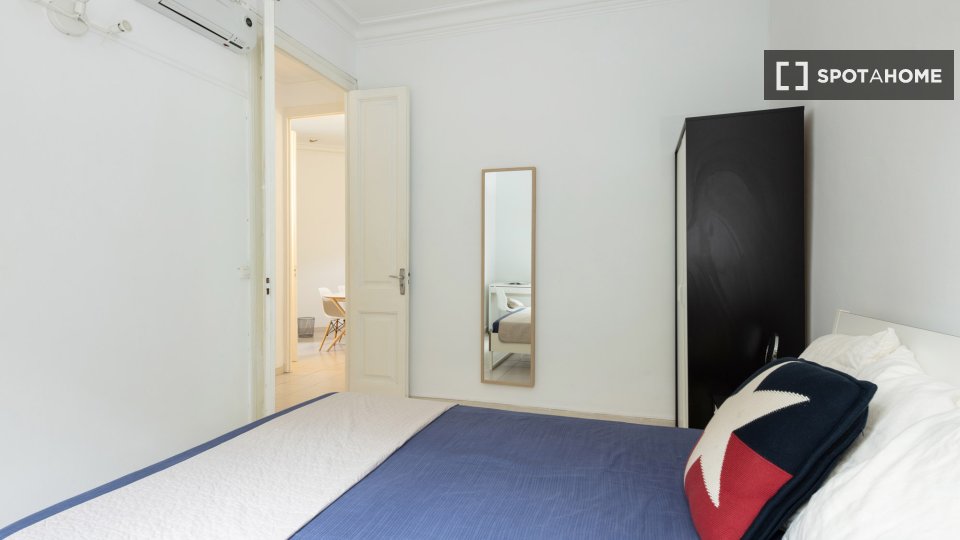 Double room Barcelona, 6 beds, 150m² — photo 2