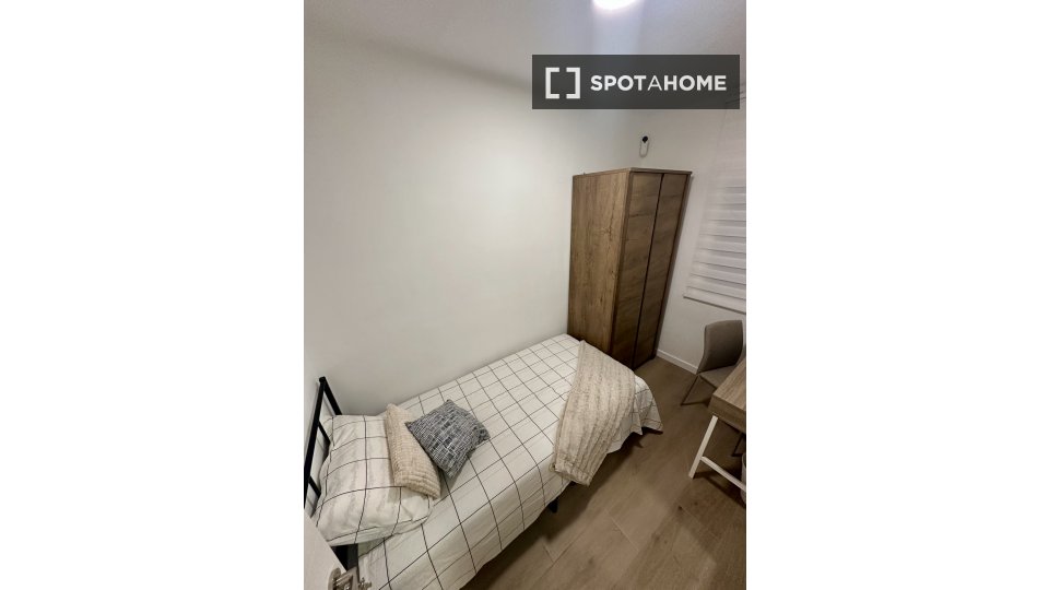 Double room Barcelona, 4 beds, 70m² — photo 36