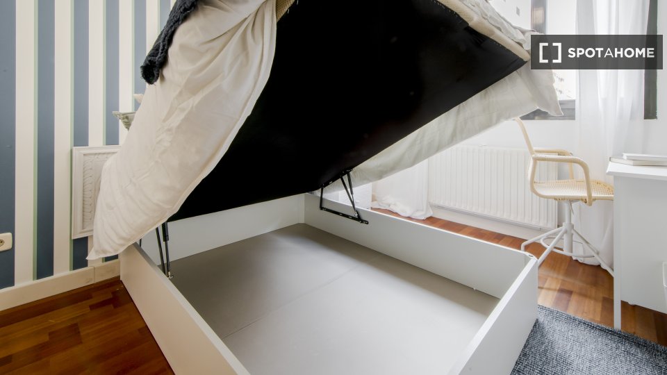 Double room Madrid, 8 beds — photo 15
