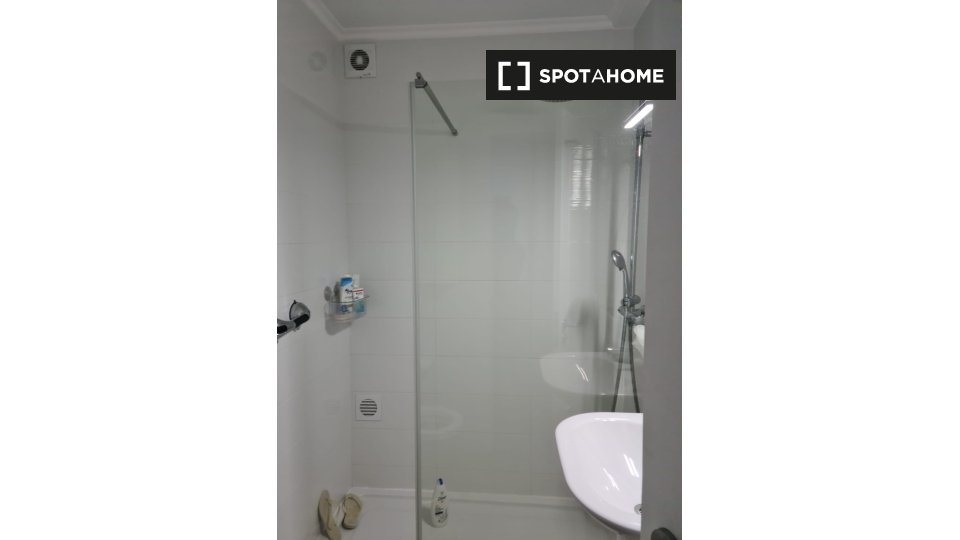 Apartment Lisbon, 2 beds, 80m² — photo 16