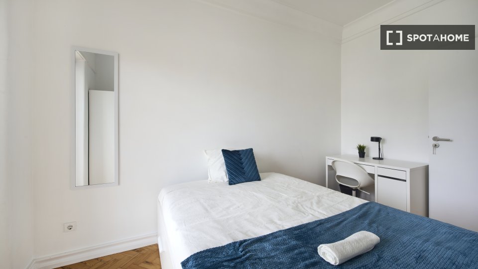 Double room Lisbon, 9 beds — photo 31
