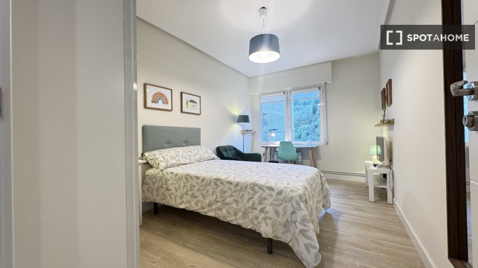 Habitación en piso compartido en alquiler en La Peña, Bilbao.