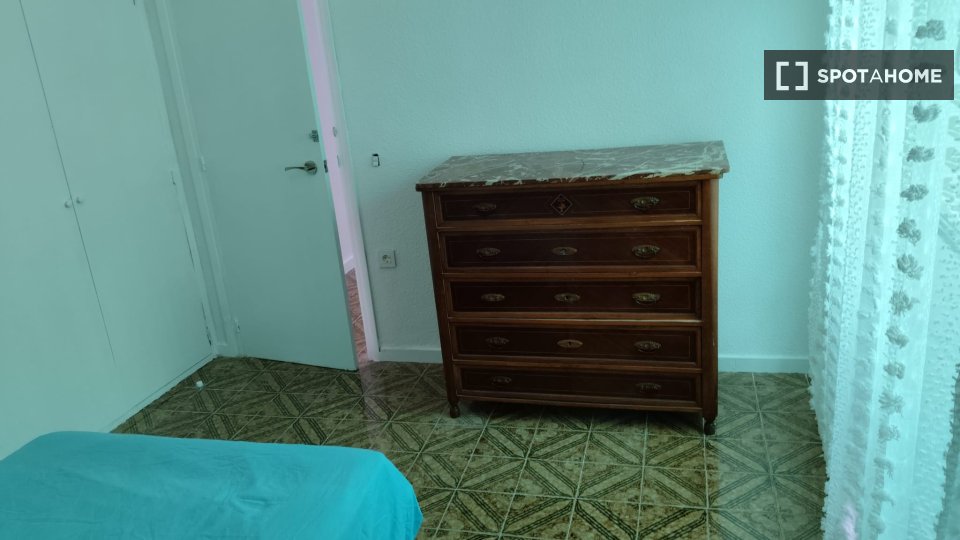 Apartment Valencia, 4 beds, 111m² — photo 3