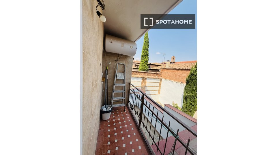 Double room Alcala_De_Henares, 3 beds — photo 56
