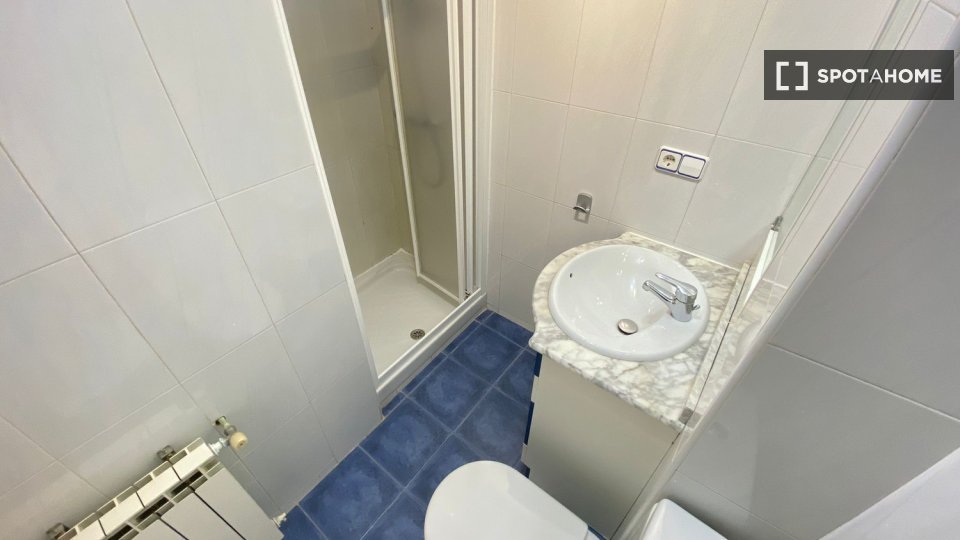 Double room Madrid, 4 beds — photo 3