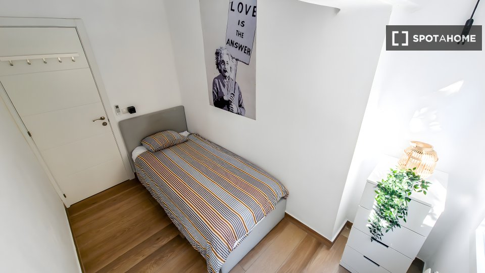 Double room Valencia, 4 beds, 90m² — photo 8