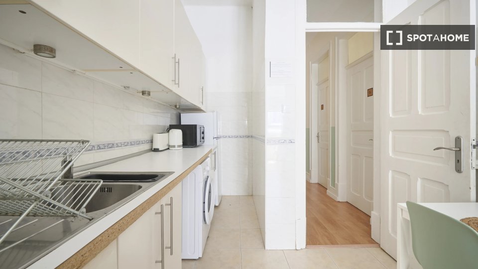 Double room Lisbon, 6 beds — photo 8