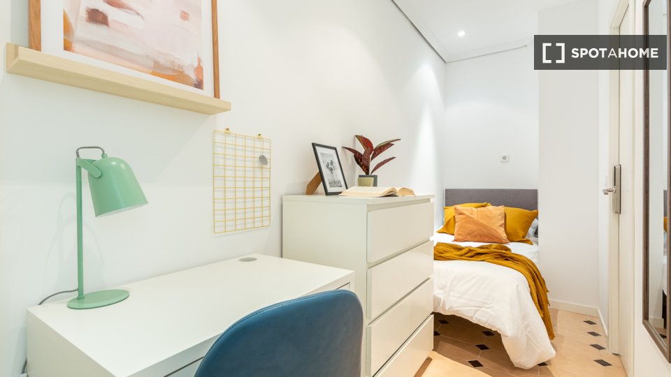 Double room Madrid, 6 beds — photo 10