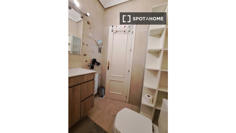 Double room Madrid, 5 beds — photo 16