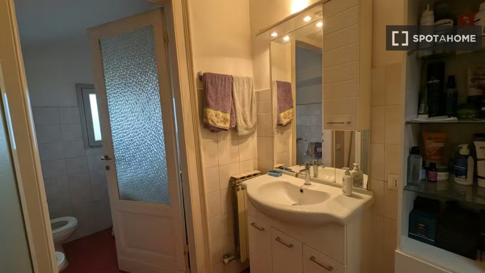 Double room Milan, 2 beds — photo 8
