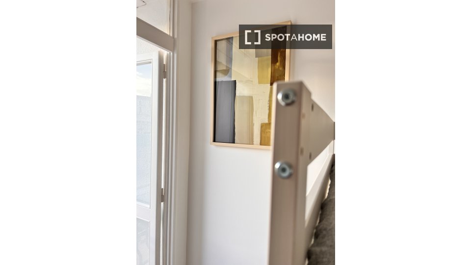 Double room Lisbon, 6 beds — photo 16