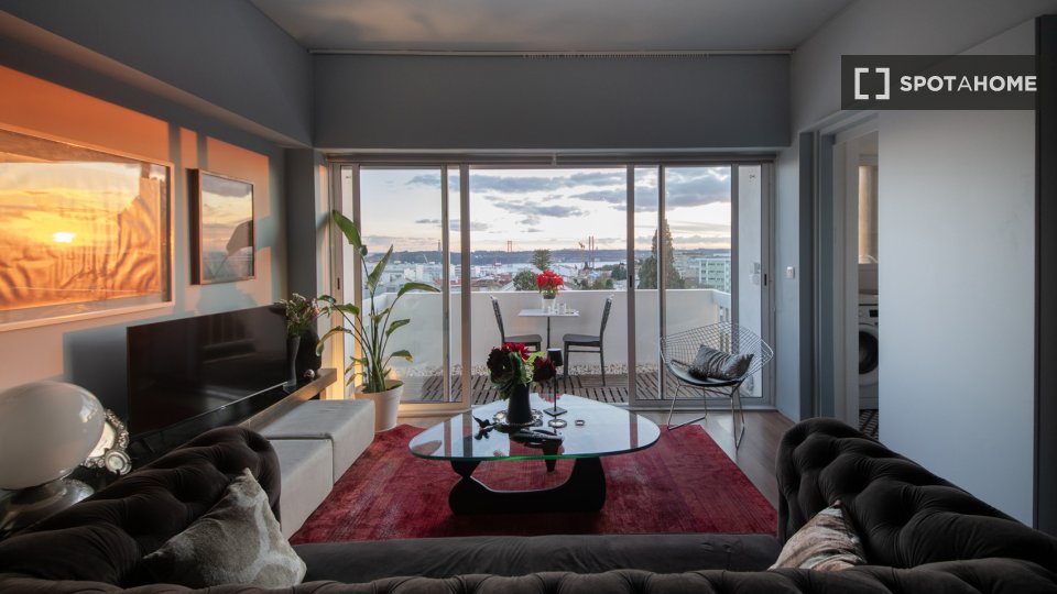 Apartment Lisbon, 1 bed, 55m² — photo 2