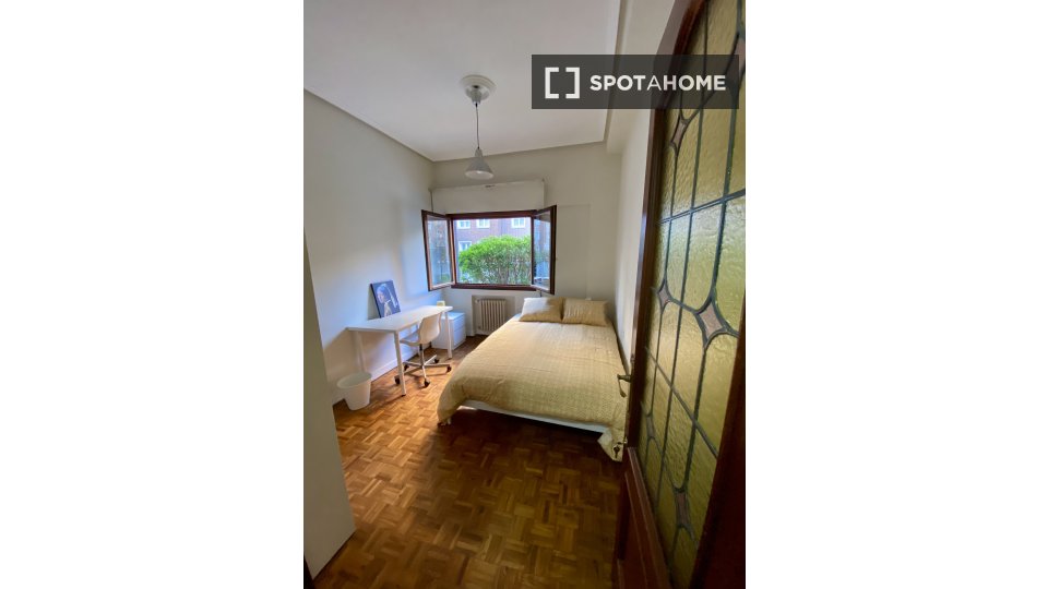 Double room Bilbao, 4 beds, 85m² — photo 10