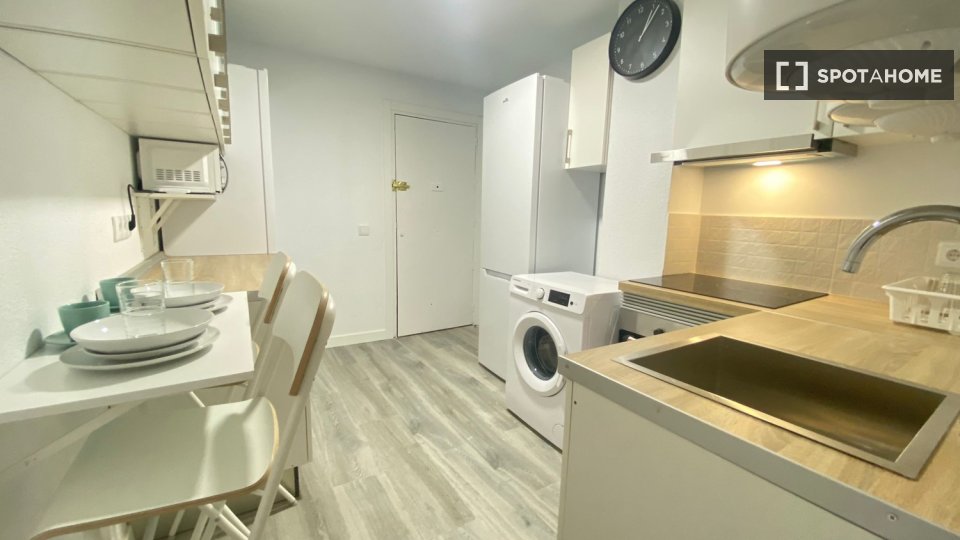 Double room Madrid, 7 beds — photo 10