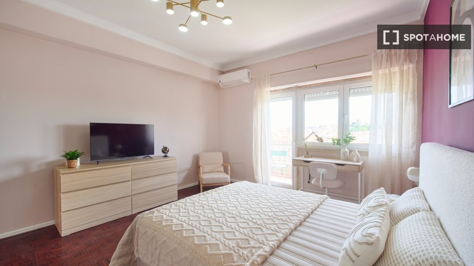 Double room Lisbon, 4 beds — photo 18