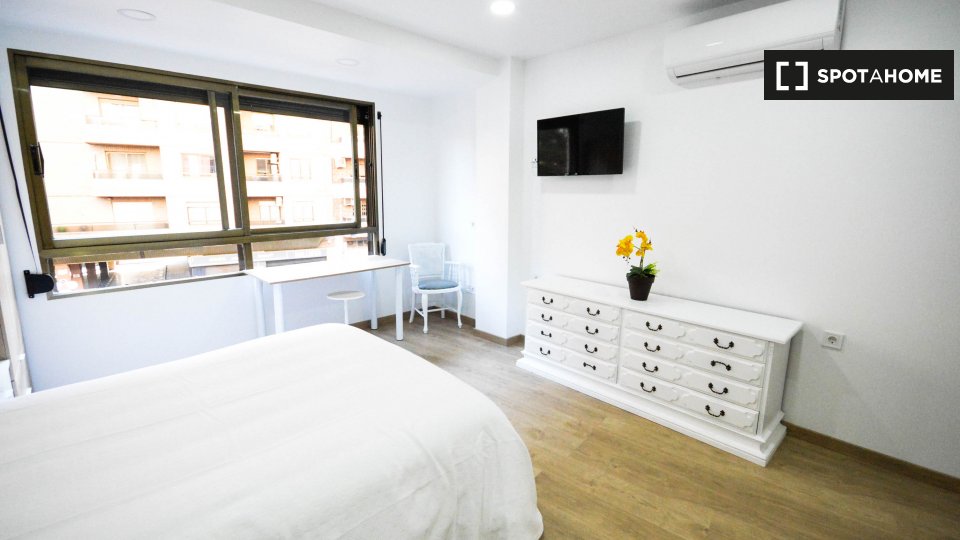 Double room Valencia, 5 beds — photo 1