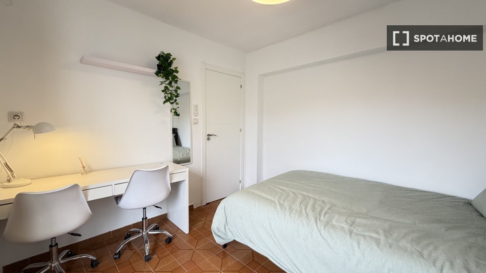 Double room Valencia, 4 beds, 75m² — photo 2