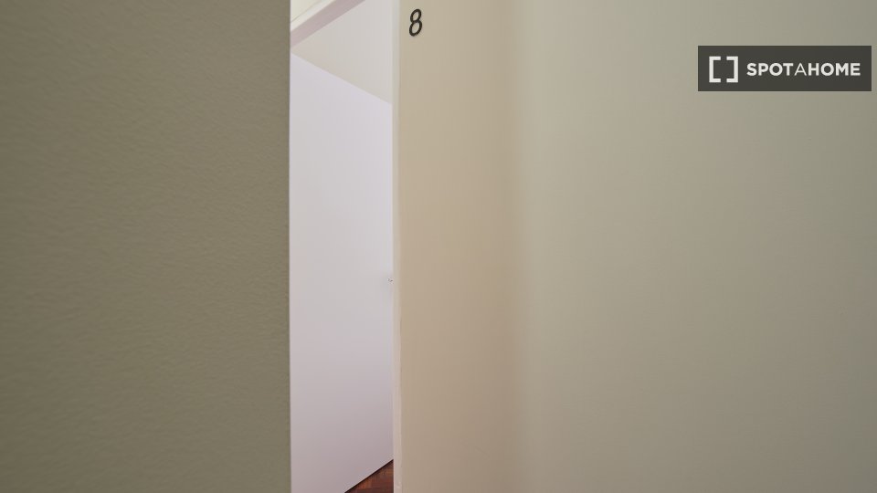 Double room Lisbon, 9 beds — photo 20