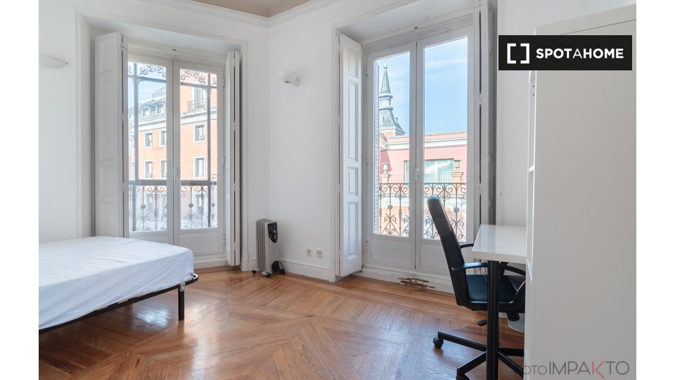 Double room Madrid, 6 beds, 180m² — photo 3
