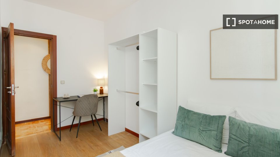 Double room Madrid, 6 beds — photo 40