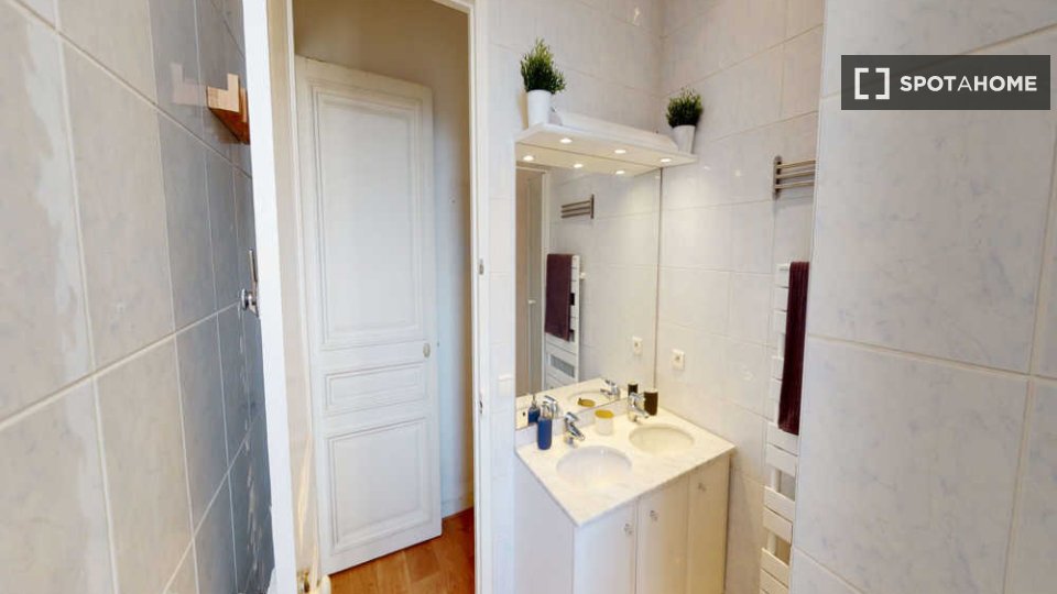 Double room Paris, 8 beds, 200m² — photo 15