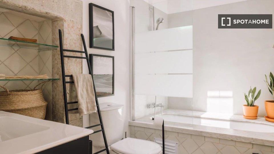 Apartment Lisbon, 2 beds — photo 10