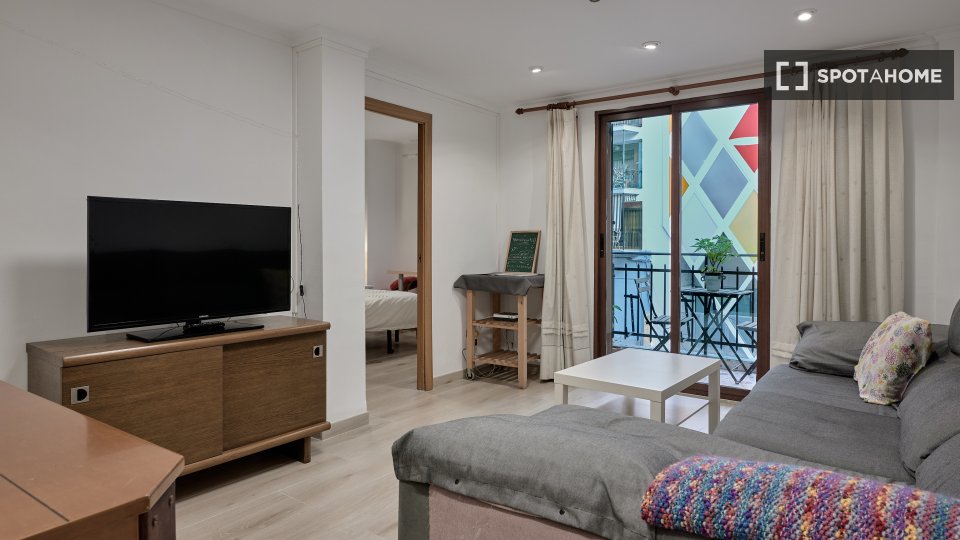 Double room Valencia, 1 bed, 90m² — photo 8