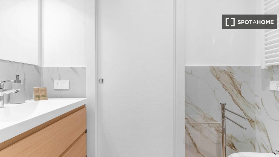 Apartment Milan, 2 beds, 80m² — photo 24
