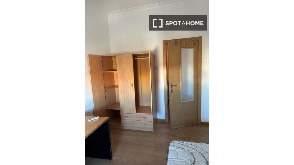 Double room Valencia, 5 beds, 160m² — photo 3