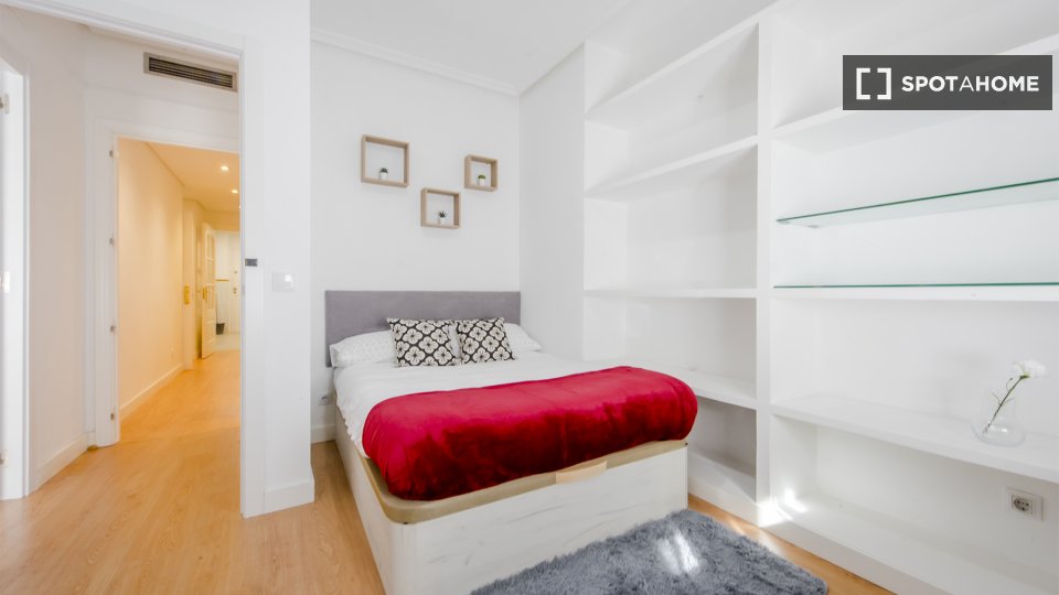 Double room Madrid, 8 beds, 200m² — photo 2