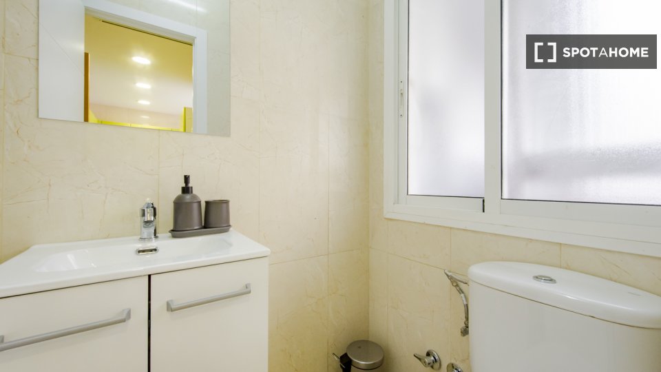 Double room Madrid, 7 beds, 113m² — photo 10