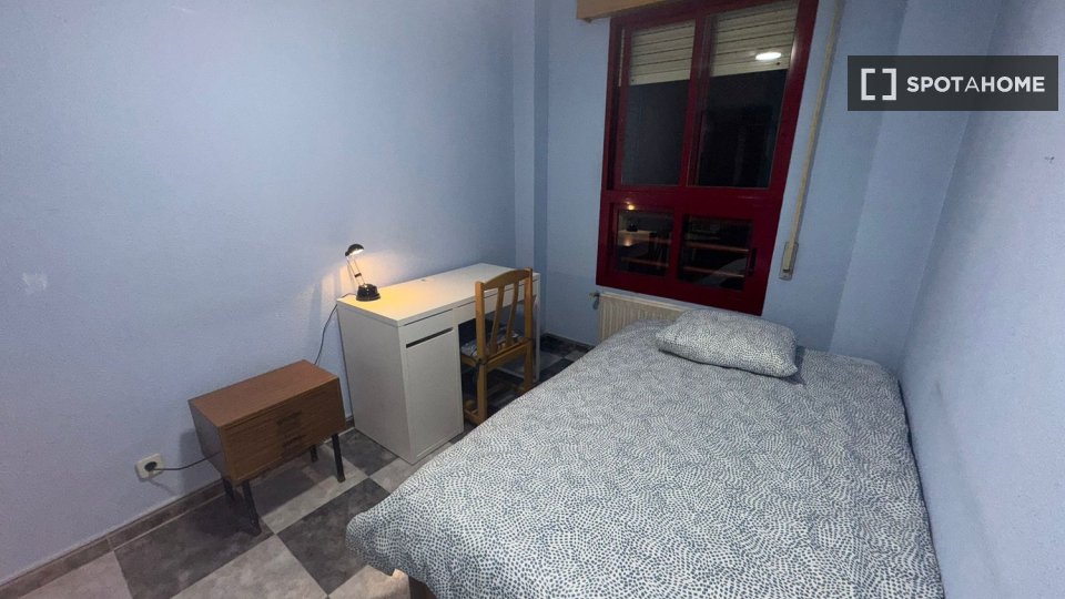 Double room Madrid, 5 beds — photo 5