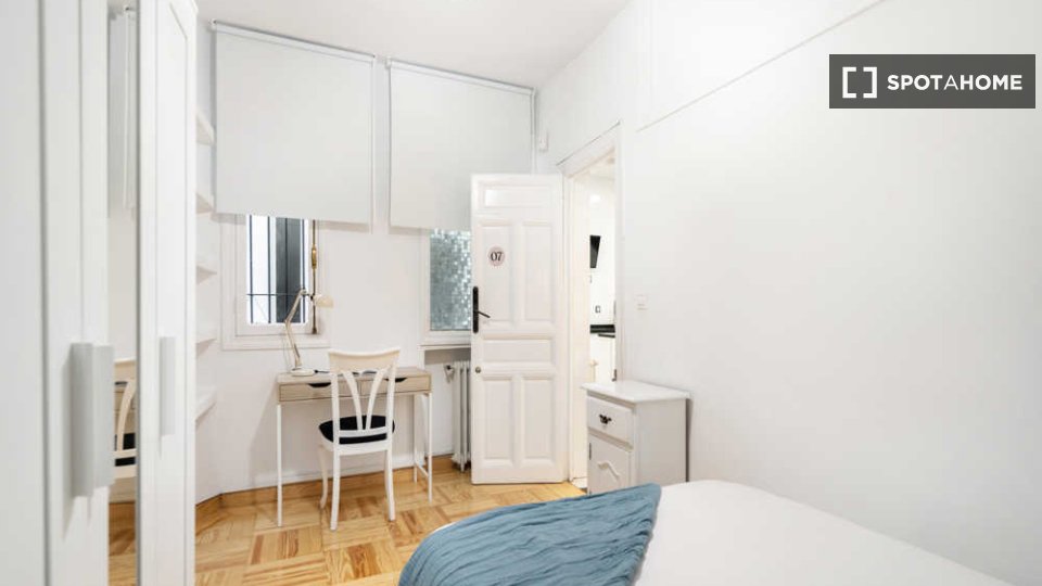 Double room Madrid, 7 beds — photo 37