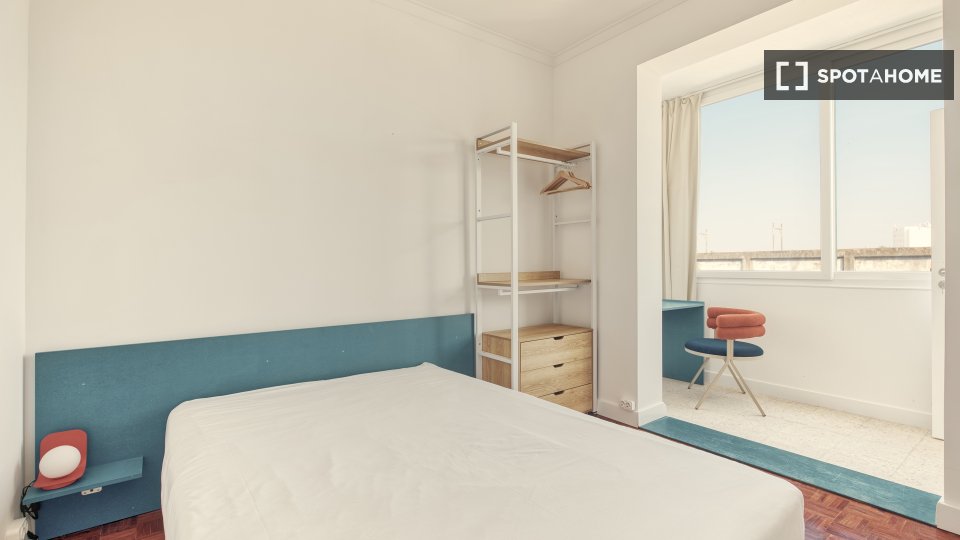 Double room Lisbon, 5 beds — photo 18