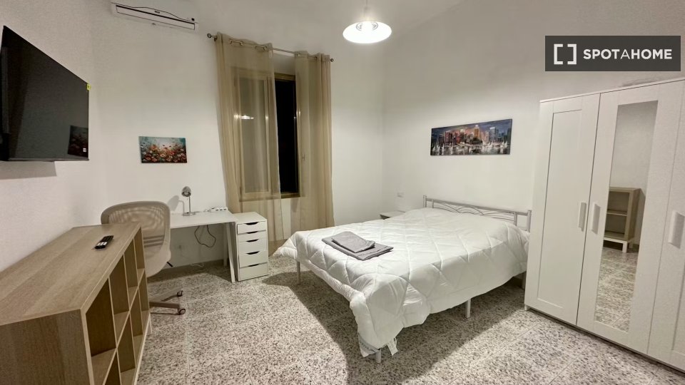 Double room Rome, 3 beds — photo 18