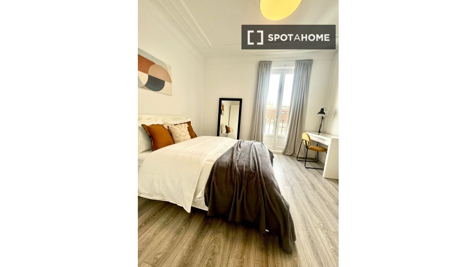 Double room Madrid, 5 beds — photo 1
