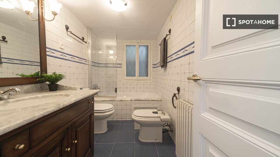 Double room Barcelona, 8 beds, 190m² — photo 6