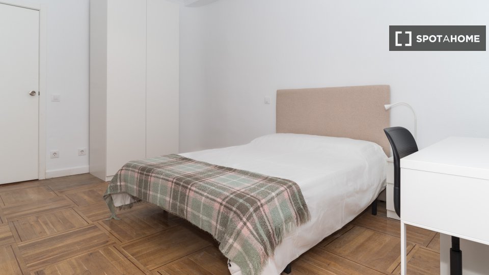 Double room Madrid, 10 beds, 380m² — photo 15