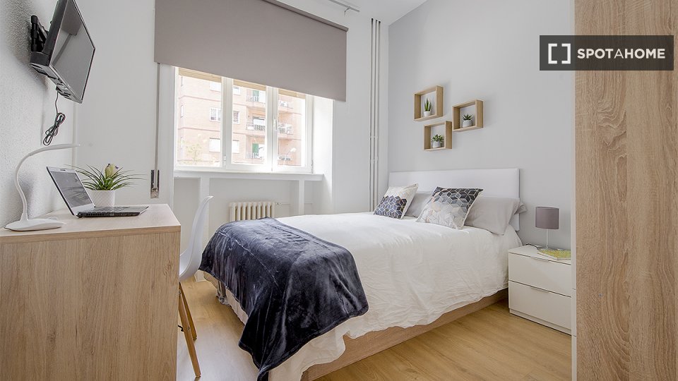 Double room Madrid, 8 beds, 200m² — photo 4