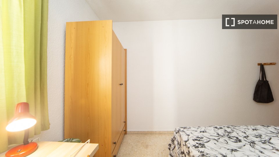 Double room Granada, 4 beds — photo 18