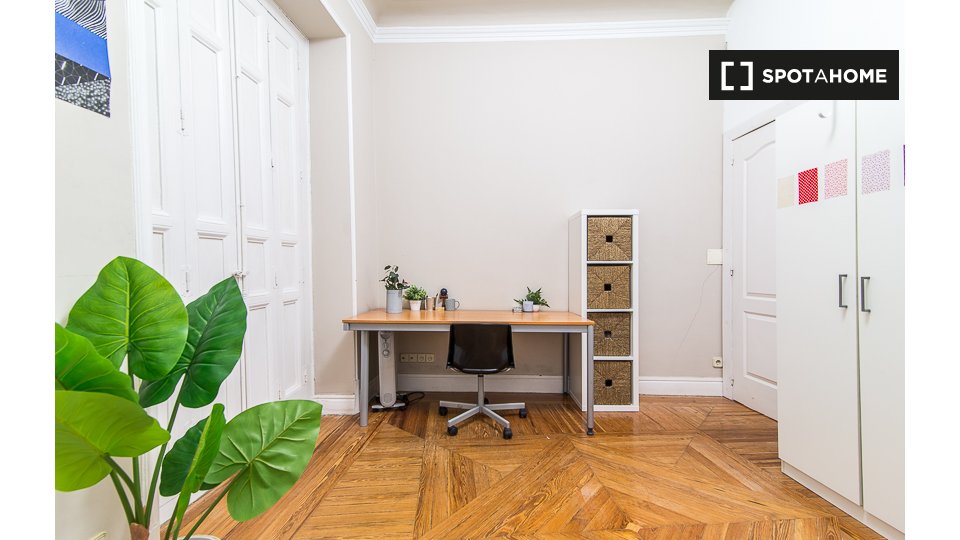 Double room Madrid, 6 beds, 180m² — photo 4