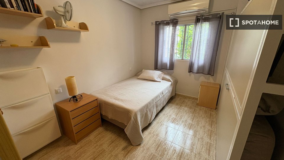 Apartment Alicante, 2 beds, 60m² — photo 12
