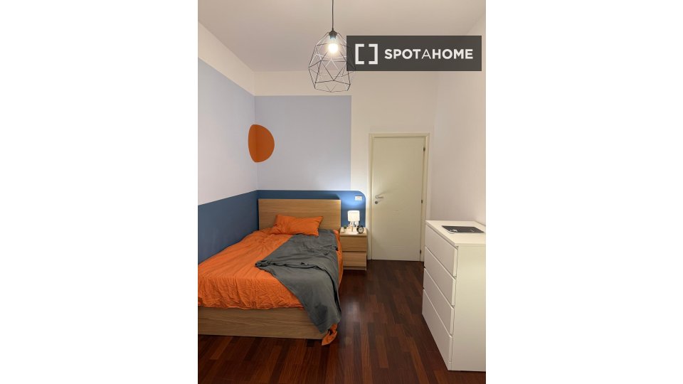 Double room Bologna, 3 beds — photo 22